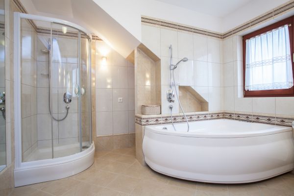 Oversized Bathtub Installation in Maryville